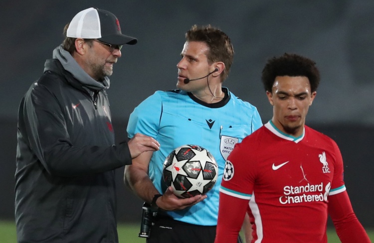 领跑金球奖赔率，他是巴萨硬仗王？