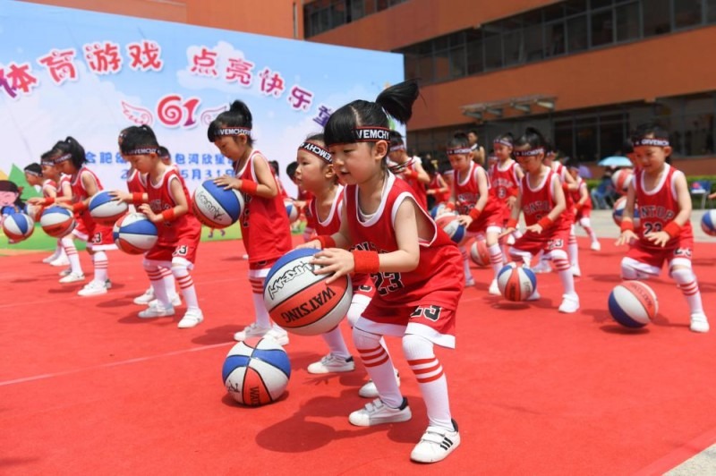 申花官宣鲍亚雄、费尔南多转会云南玉昆
